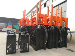 Presse à balles en plastique hydraulique automatique <span class=keywords><strong>de</strong></span> carton <span class=keywords><strong>de</strong></span> la verticale 60 <span class=keywords><strong>de</strong></span> <span class=keywords><strong>paille</strong></span> <span class=keywords><strong>de</strong></span> riz <span class=keywords><strong>de</strong></span> la Chine Petit compacteur vertical <span class=keywords><strong>de</strong></span> carton - Product Image 6