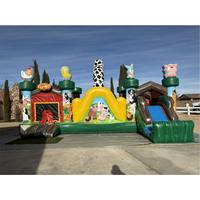 Château gonflable commercial sur le thème de la ferme avec toboggan et parcours d'obstacles animaux, combo structure de jeu et trampoline pour fête d'enfants
