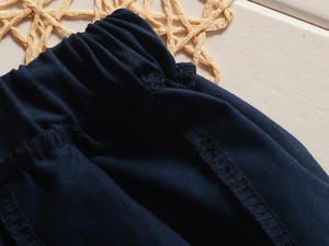 Vêtements pour enfants en gros, ensembles de polos jaunes et shorts noirs pour garçons - Product Image 4