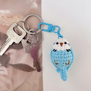 Breloques d'oiseaux au crochet bleues, blanches, vertes, jaunes, accessoires de sac d'anniversaire, ornements de perroquet tricotés à la main, élégants pour femme de bureau - Product Image 5