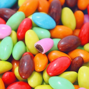 Mini bonbons au <span class=keywords><strong>chocolat</strong></span> colorés en forme d'olives <span class=keywords><strong>cacao</strong></span> en vrac vente en gros - Product Image 1