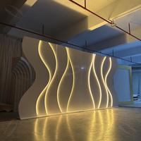 Magnifique arche blanche de luxe avec fleurs 3D, idées de toile de fond incurvée pour événements, pour la décoration de scène de mariage