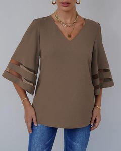 Blusa de mujer con cuello en V y paneles de malla, manga 3/4 acampanada, estilo holgado - Product Image 5