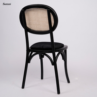 Chaise de salle à manger en rotin et bois durable, dossier en bois massif, assise en rotin tressé, empilable, design rustique, pour usage commercial et mariages