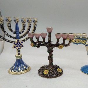 Fabricant de chandeliers juifs en alliage de zinc avec logo personnalisé, Hanoucca (9 branches), Focus 9 branches, Menorah de Hanoucca en gros - Product Image 2