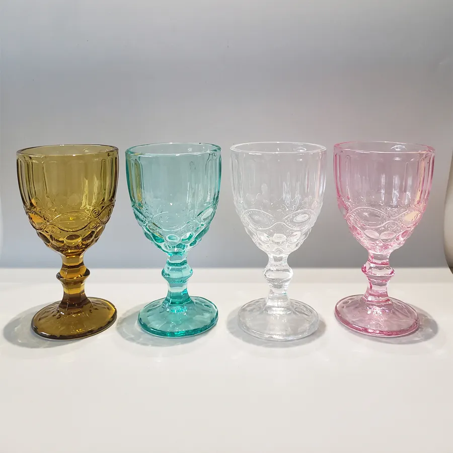 Fornitura diretta di spessore in rilievo trasparente calice di vetro multicolore di nozze da tavola di acqua bicchieri di calici