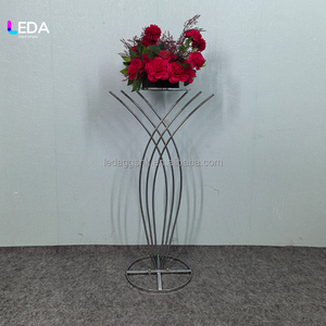 LEDA Support de fleurs classique en métal doré de haute qualité pour décoration d'événements, centres de table et allées de mariage - Product Image 3