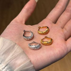 ต่างหูผู้หญิง Dylam Dainty Charm ประดับเพชรเซอร์โคเนีย 5A รูปทรงรวงข้าว ชุบทองคำขาว 22K เงินแท้ S925 - Product Image 2