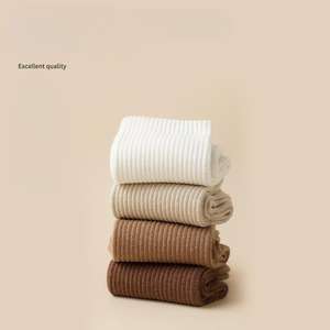 جوارب قطنية بألوان سادة للرجال مضادة للروائح وناعمة للارتداء الرياضي واليومي في فصل الخريف - Product Image 2