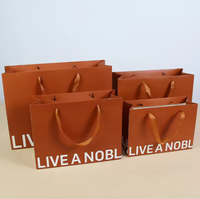Haute tendance magasin de vêtements pour hommes et femmes sac à provisions en papier rose noir personnalisé sac à main sens avancé pour la promotion