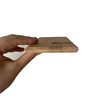 Soporte de Bambú para Teléfono con Logotipo Personalizado, Soporte Desmontable para Teléfono Celular de Escritorio con Orificio para Cable de Carga, para Regalos Promocionales
