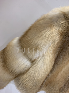 Lussuosa Giacca <span class=keywords><strong>Invernale</strong></span> da <span class=keywords><strong>Donna</strong></span> in Pelliccia di Volpe con Collo Ampio, Cappotto Traspirante in Vera Pelliccia di Volpe Dorata - Product Image 3