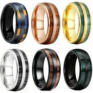 Anillos de moda de fábrica 8mm negro/oro/plata/oro con <span class=keywords><strong>Koa</strong></span> natural/anillos de tungsteno con incrustaciones de madera de arce anillo de bodas de madera para hombres - Product Image 1