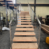 Escalier sur mesure : Conception et développement d'ingénierie en collaboration avec des architectes, directement de l'usine