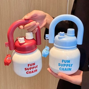 Grande Bouteille d'Eau Tendance en Plastique de 800 ml, Mignonne et Facile à Transporter, Idéale pour Hommes, Femmes et Étudiants, Convient pour Boissons Chaudes et Froides en Buvant Directement - Product Image 1