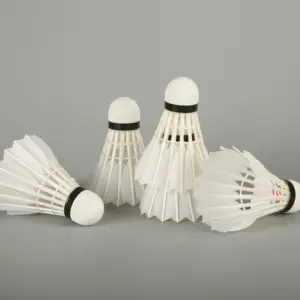 Durable hot selling lingmei peteca badminton penas de ganso 70 em estoque