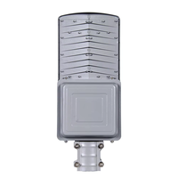 Fabricant personnalisé 100w 200w télécommande IP65 étanche tout en deux éclairage public LED extérieur à énergie solaire