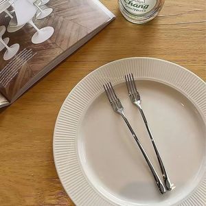 ส้อมผลไม้สแตนเลส ดีไซน์รูกลม สำหรับเค้ก ของหวาน ใช้ในบ้าน ร้านอาหาร - Product Image 4