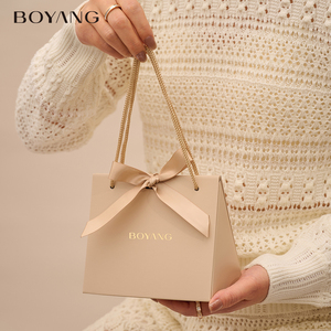 Boîte cadeau de luxe pliable en papier avec poignée, personnalisable avec logo Boyang, pour bagues, boucles d'oreilles, bracelets et colliers. - Product Image 1