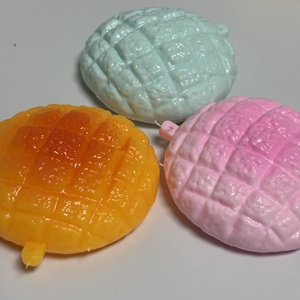 Jouet anti-stress souple en forme de pain d'ananas style Hong Kong, en PU, croquant, bloc de construction, pour jeunes, unisexe - Product Image 5