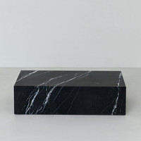 Table basse sur piétement en marbre noir Nero Marquina, design moderne et personnalisé SH STONE pour salon