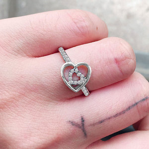 Anello da Donna a Forma di Cuore con Micro Zirconi Incastonati, Gioiello Minimalista per Uso Quotidiano, Regalo di Moda - Product Image 2