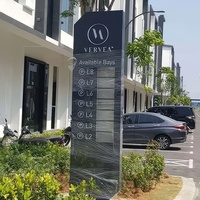Panneau publicitaire personnalisé d'usine en aluminium rétroéclairé Panneau de pylône à LED Panneau de signalisation de pylône de support de chaussée directionnel pour centre commercial