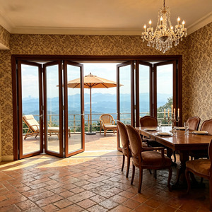 Portes françaises à cadre en alliage d'aluminium certifiées AS2047, écoénergétiques, noires, pliantes, avec grands panneaux de verre pour patio - Product Image 1