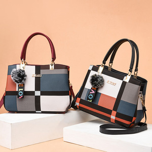 2025 Prellis femmes grande capacité bandoulière sac à main nouvelle mode fermeture éclair sac à bandoulière chaînes atmosphériques géométrique Polyester