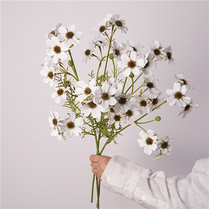 Fiori Artificiali in Seta di Alta Qualità Fatti a Mano, Crisantemi e Margherite con Effetto Idratato, per Giardinaggio Moderno e Matrimoni - Product Image 1