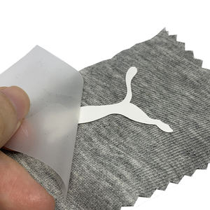 Etiquetas de ropa de goma suave de silicona en relieve con logotipo 3D de alta calidad personalizado insignias Premium - Product Image 1