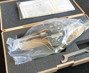 Japan Mitutoyo digitale mesmicrometer, mes=0,75 mm, 422-230-30 is ontworpen om u te helpen met het meten van moeilijk bereikbare eigenschappen. - Product Image 2