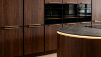 Meubles de cuisine sur mesure haut de gamme, vitrine en verre noir, appareils électroménagers encastrés, mobilier pour projets de luxe, vente en gros