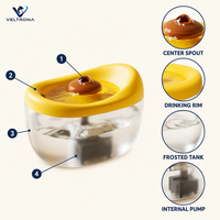 Fontaine à eau pour animaux de compagnie en forme de rein, fontaine à boire automatique pour chats et chiens avec bec central et réservoir givré, jaune et blanc