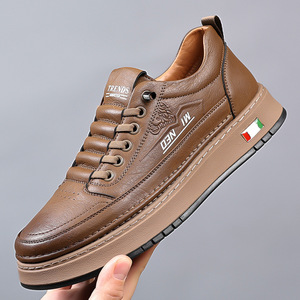 Zapatillas de cuero para hombre Chilowa, zapatos informales transpirables de tacón bajo para caminar con estilo - Product Image 1