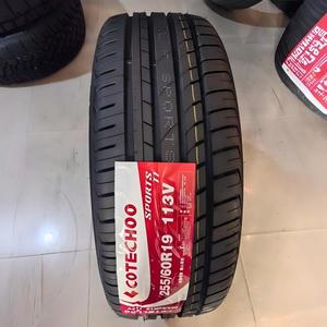 Neumáticos para Automóviles de Pasajeros 255/60R19 - Product Image 1