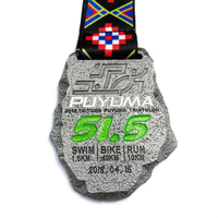 Médaille de triathlon en alliage de zinc moulé sous pression à texture pierre, émail doux scintillant, marqueur de distance, personnalisable, pour course de trail tribal, objet de collection