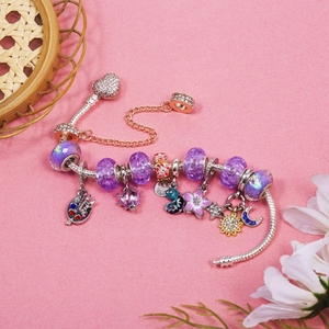 สร้อยข้อมือผู้หญิงประดับโลหะสแตนเลสชุบทอง18K ลายดอกไม้หัวใจ - Product Image 4