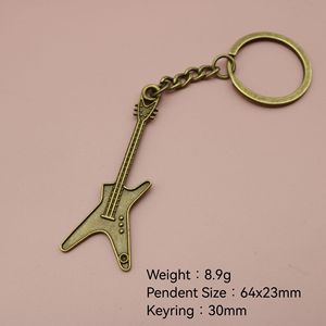 Porte-clés Guitare Pointue en Alliage de Zinc Bronze Antique avec Chaîne à Anneau Démontable – Cadeau Idéal <span class=keywords><strong>pour</strong></span> <span class=keywords><strong>Musicien</strong></span> de Groupe Rock - Product Image 2