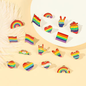 เข็มกลัดติดป้ายธง LGBTQ ทันสมัยเข็มกลัดหัวใจเกย์เลสเบี้ยนหมุดสีรุ้ง - Product Image 1
