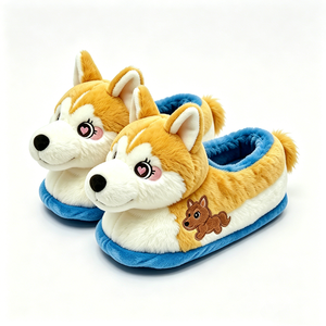 Pantoufles en peluche Dragon personnalisées unisexes doublées de polaire doux avec design brodé et semelle rose pour les enfants de 3 ans et plus - Product Image 5
