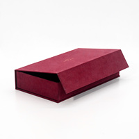 Boîte cadeau en velours bordeaux personnalisée de luxe avec logo, fermeture magnétique et insert en mousse EVA pour l'emballage de bijoux, de montres électroniques