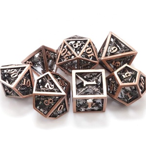 LM đôi thanh kiếm RPG Trò chơi thiết lập <span class=keywords><strong>C</strong></span>án Kim Loại rỗng Màu Đỏ D & D xú<span class=keywords><strong>c</strong></span> xắ<span class=keywords><strong>c</strong></span> tùy chỉnh logo bao gồm - Product Image 3