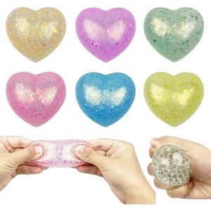 Vente en gros de balles anti-stress scintillantes en forme de cœur pour filles et garçons, jouets sensoriels, cadeau pour la Saint-Valentin - Product Image 1