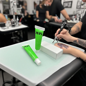 Crema Hipoalergénica Premium para Tatuajes - Bálsamo Reparador Calmante y Kit de Piel Sintética para Piel Sensible y Artistas Principiantes - Product Image 4