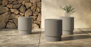 Modellato a mano per mostrare la variazione naturale dettagli con struttura aggiungono dimensione al tuo tavolo laterale scanalato - Product Image 6