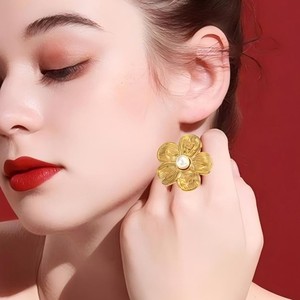 ต่างหูรูปดอกไม้ประดับมุกแบบฝังขอบทอง ชุดเครื่องประดับสำหรับใส่ทุกวัน - Product Image 3