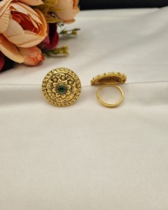 Bague ethnique florale sculptée et embossée, grande, ronde, cloutée, faite à la main, bijoux de mariée, tenue festive ethnique traditionnelle, vente en gros - Product Image 1