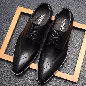Nouvelles Chaussures en Cuir Décontractées Style Printemps - Chaussures Habillées Formelles en Cuir Véritable Gravé à Bout Pointu pour Hommes - Chaussures de Mariage - Product Image 1