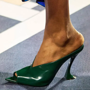 Sandales à talons hauts pour femmes, à bout ouvert, d'été, à talon chaton, à bride, en satin, pour mariage, mules à talon aiguille et découpe en V - Product Image 2